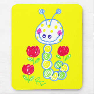 Grinsender glücklicher Raupen-Gelb-Hintergrund Mousepad