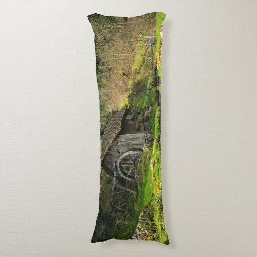 Grist Mill im Schwarzwald Seitenschläferkissen (Vorderseite Vertikal)