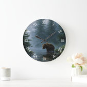 Grizzly Bear Misty Forest Große Wanduhr (Zuhause)