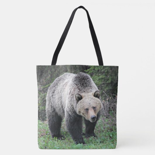 Grizzly Bear Walking in den Wäldern Tasche (Vorderseite)
