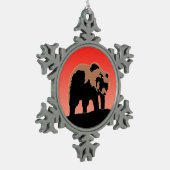 Grizzlybär bei Sonnenuntergang - Original Wildlife Schneeflocken Zinn-Ornament (Links)