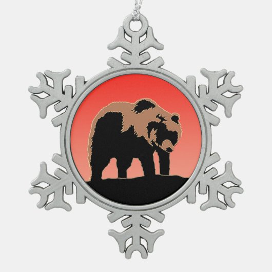 Grizzlybär bei Sonnenuntergang - Original Wildlife Schneeflocken Zinn-Ornament (Vorderseite)