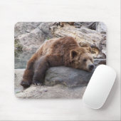Grizzlybär, der auf Felsen stillsteht Mousepad (Mit Mouse)