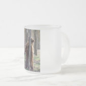 Grizzlybär, der ein Jucken verkratzt Mattglastasse (VorderseiteRechts)