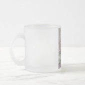 Grizzlybär, der ein Jucken verkratzt Mattglastasse (Links)