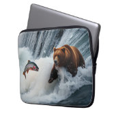 Grizzlybär fängt Lachs Laptopschutzhülle (Vorderseite Links)