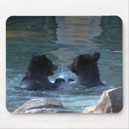 Grizzlybär Schwimmbad Party Mousepad