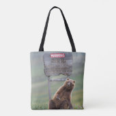 Grizzlybär spielt mit Schild Tasche (Rückseite)