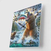 Grizzlybären mit Forellenlachs Quadratische Wanduhr (Winkel)