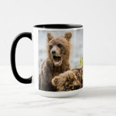 Grizzy Cubs suchen nach ihrer Mutter Tasse (Links)