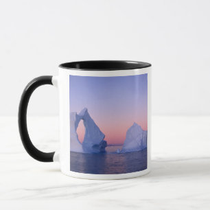 Grönland, Eisberg bei Sonnenuntergang. Tasse