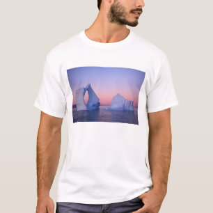 Grönland, Iceberg bei Sonnenuntergang. T-Shirt
