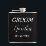 Groom Black Elegant Einfache Hochzeitsgeschenke Flachmann<br><div class="desc">Moderne,  elegante,  männliche,  schwarz-weiße Bräutigam-Flasche. Ideal für Gastgeschenke Hochzeiten. Sie können es mit Ihrem Namen und Datum personalisieren.</div>