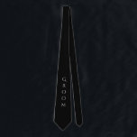 Groom Black Moderne Typografie für ihn Krawatte<br><div class="desc">Chic Groom schwarze Krawatte mit weißer Typografie. Lass allen,  dass du der glückliche Typ bist. Ich denke,  das würde in diesem hübschen Bräutigam großartig aussehen. So stilvoll.</div>