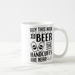 Groom die Handschellen sind nahe Bachelor Party Kaffeetasse