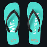 Groom Mr. Turquoise Blue Badesandalen<br><div class="desc">Hell türkis blau mit Mr. und Nachname geschrieben in weißem Text und Datum der Hochzeit in Korallen zu personalisieren mit schwarzen Akzenten. Strand Ziel oder Flitterwochen Flip Flops für den neuen Bräutigam. Originale Entwürfe von TamiraZDesign.</div>