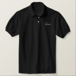 Groom Polo Shirt<br><div class="desc">Groom Polo Shirt in Schwarz mit Weiß bestickter Text.</div>