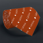 Groom - Repeating White Text on Rust Orange Krawatte<br><div class="desc">This fun neck tie is the perfect accessory for the groom at your wedding. It features a simple yet elegant design with the word "Groom" written in a decorative all capital white font, and repeating in a diagonal pattern with diamond separators on a rust orange or burnt umber colored background....</div>