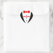 Groom Tex-Black Tuxedo & Red Bowtie Runder Aufkleber (Tasche)