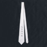 Groom White Modern Typografie für ihn Krawatte<br><div class="desc">Niedliche Groom weiße Krawatte mit schwarzer Typografie. Lass allen,  dass du der glückliche Typ bist. Ich denke,  das würde in diesem hübschen Bräutigam großartig aussehen. Er wird stolz sein,  es zu tragen.</div>