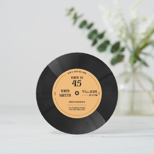 Groove in Celebration: Vinyl Record Birthday Einladung (Stehend Vorderseite)