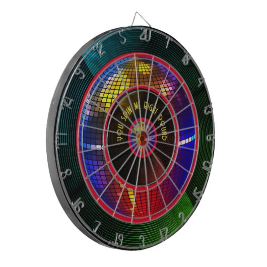Groove in Style mit unserer Spin Me Right Round Dartscheibe (Vorderseite Links)