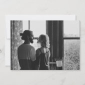 Groovige Retro-Mod-Braun-Einzigartiges Hochzeitsfo Save The Date (Rückseite)