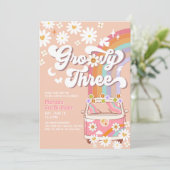 Groovy 3rd Pink Daisy Rainbow Hippie Birthday Einladung (Stehend Vorderseite)
