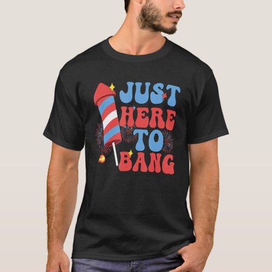 Groovy 4th Of July Just Here to Bang Fireworks Men T-Shirt (Vorderseite)