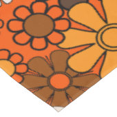Groovy 70er Herbst Retro Blumenmuster Orange Tischdecke (Schrägansicht)