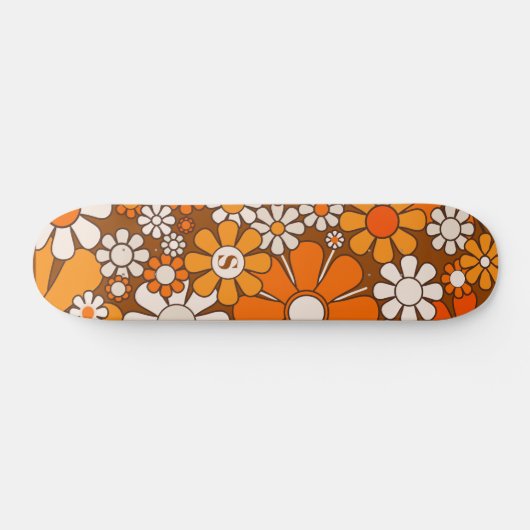 Groovy 70er Retro Blume Brown & Orange w/Initial Skateboard (Horizontal)
