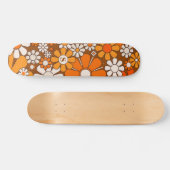 Groovy 70er Retro Blume Brown & Orange w/Initial Skateboard (Horizontal)
