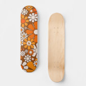 Groovy 70er Retro Blume Brown & Orange w/Initial Skateboard (Vorderseite)