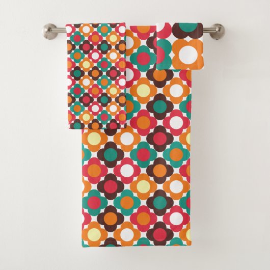 Groovy 70s Retro Flower Pattern | Bold Boho Floral Badhandtuch Set (Insitu)