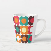 Groovy 70s Retro Flower Pattern | Bold Boho Floral Milchtasse (Rechts)