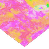 Groovy, Abstrakt, Lila und Gelb Rainbow Swirl Tischdecke (Schrägansicht)