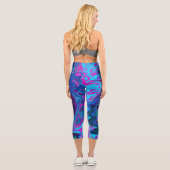 Groovy Abstrakt Retro Blau und Lila Swirl Capri Leggings (Rückseite)