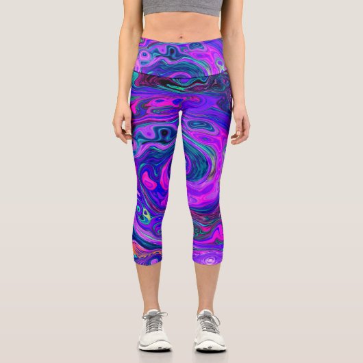 Groovy Abstrakt Retro Magenta und Lila Swirl Capri Leggings (Vorderseite)