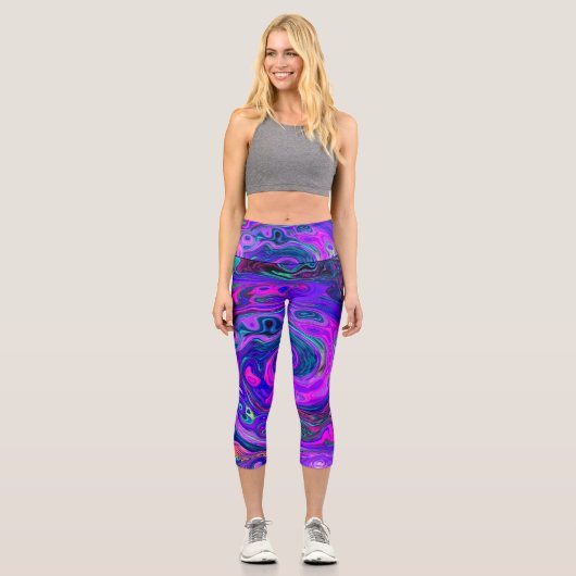 Groovy Abstrakt Retro Magenta und Lila Swirl Capri Leggings (Vorderseite)
