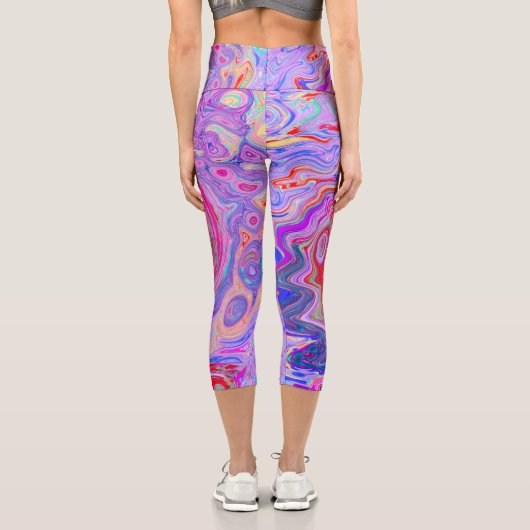 Groovy Abstrakt Retro Rot, Lila und rosa Swirl Capri Leggings (Rückseite)