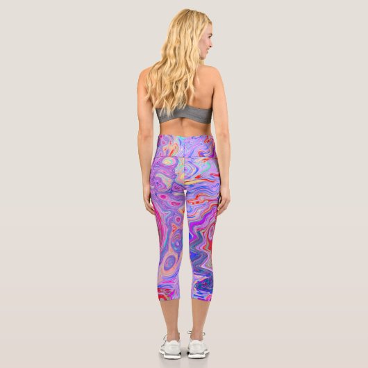 Groovy Abstrakt Retro Rot, Lila und rosa Swirl Capri Leggings (Rückseite)