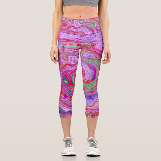 Groovy Abstrakt Retro Rot, Lila und rosa Swirl Capri Leggings (Vorderseite)