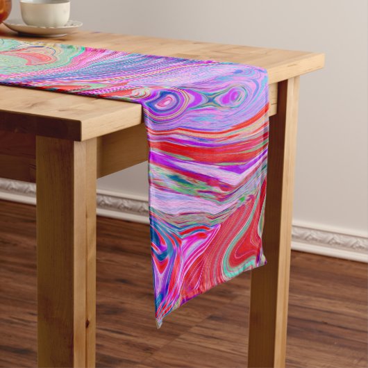 Groovy Abstrakt Retro Rot, Lila und rosa Swirl Mittelgroßer Tischläufer (Beispiel)