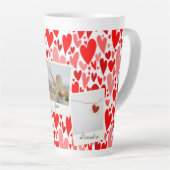 Groovy and Romantic Red Hearts Valentine Foto Milchtasse (Rechte Ecke)