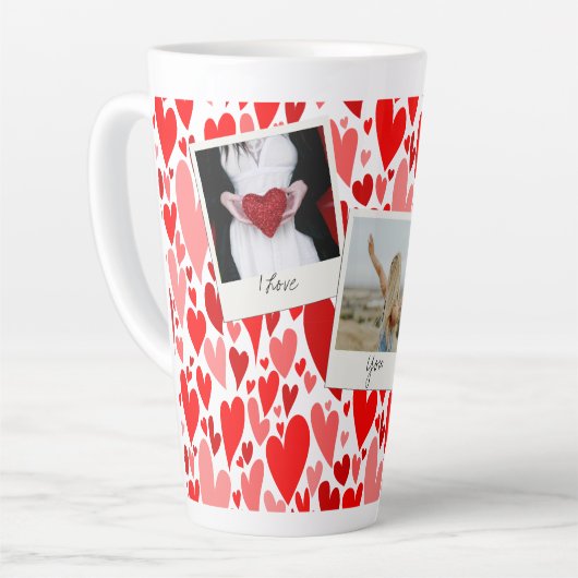 Groovy and Romantic Red Hearts Valentine Foto Milchtasse (Linke Ecke)