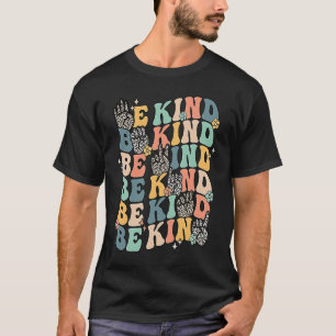 Groovy Be Kind Sign Language ASL Finger Rechtschre T-Shirt
