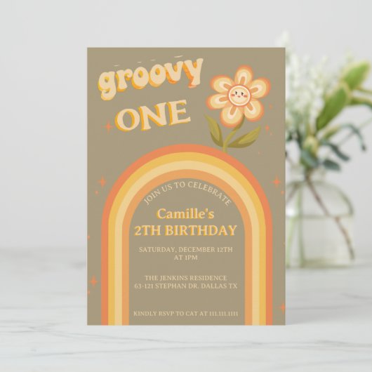 Groovy boho daisy Regenbogen Geburtstag Einladung (Stehend Vorderseite)