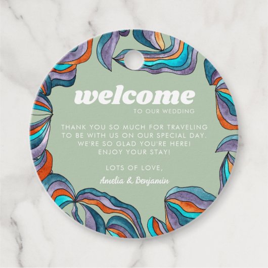 Groovy Boho Retro Green Monogram Wavy Wedding Geschenkanhänger (Vorderseite)