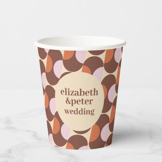 Groovy Brown Retro 70er Geometric Wedding Pappbecher (Vorderseite)