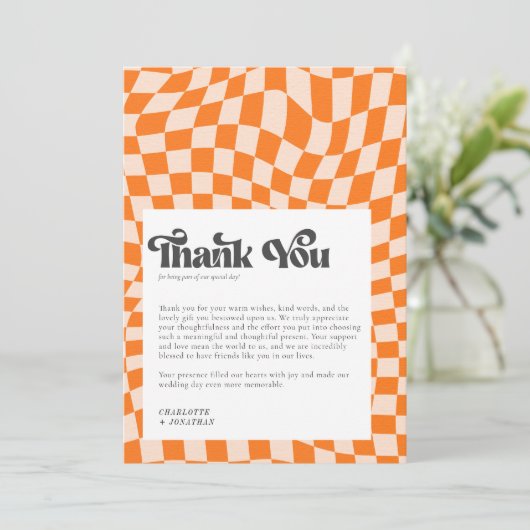 Groovy Colorful Checkered Unique Retro Hochzeit Dankeskarte (Stehend Vorderseite)